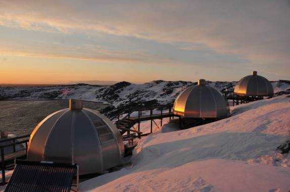 Maravilhoso fim de tarde junto aos iglus modernos do nosso hotel em Ilulissat, na Groelândia